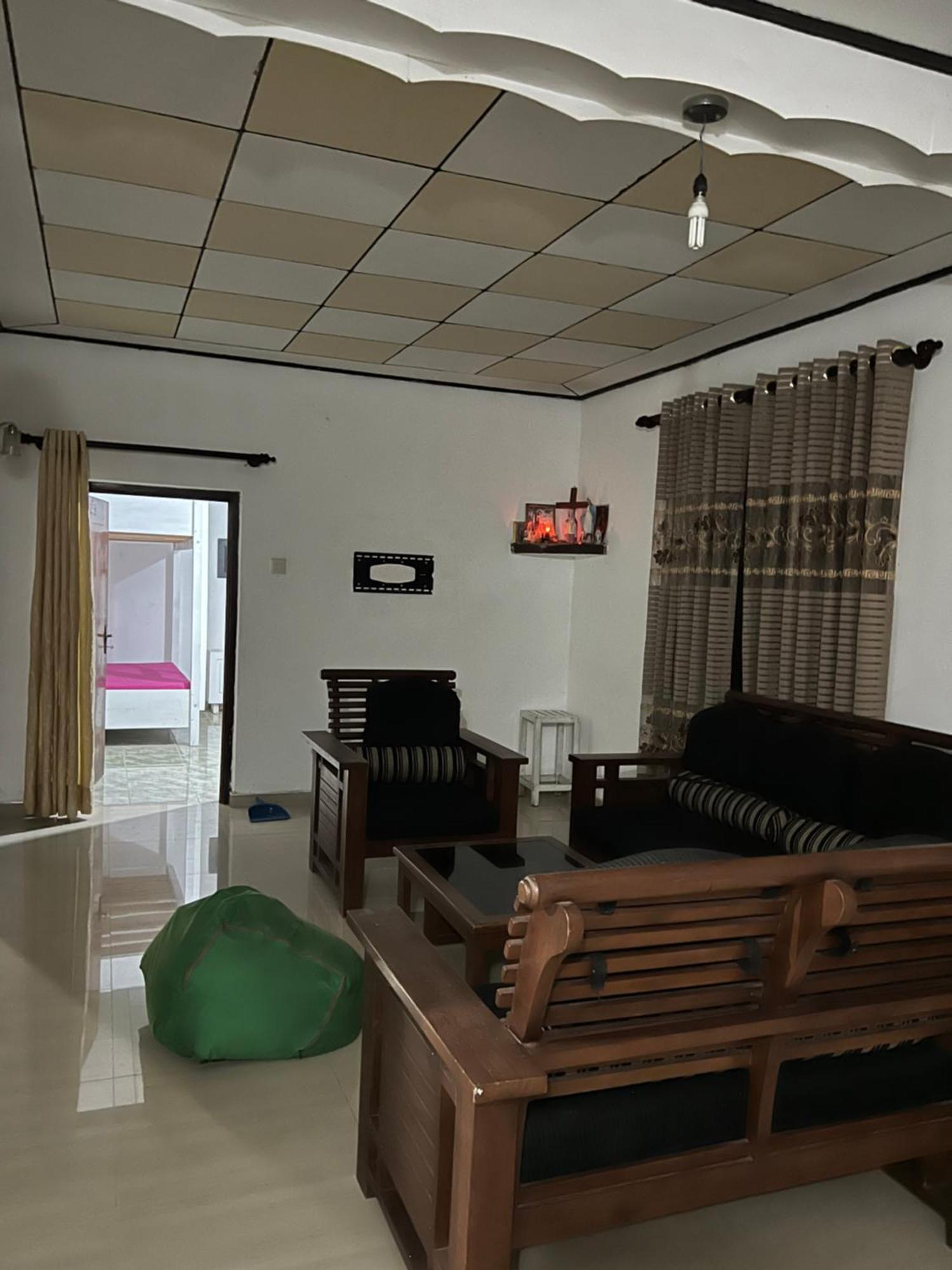 Honey Beach Hostel 니곰보 외부 사진